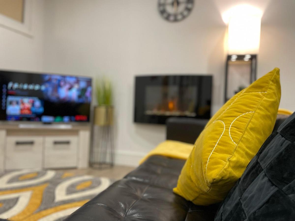 Luxurious 2 Bed Apartment In Heart Of Burnley With Private Parking Kültér fotó