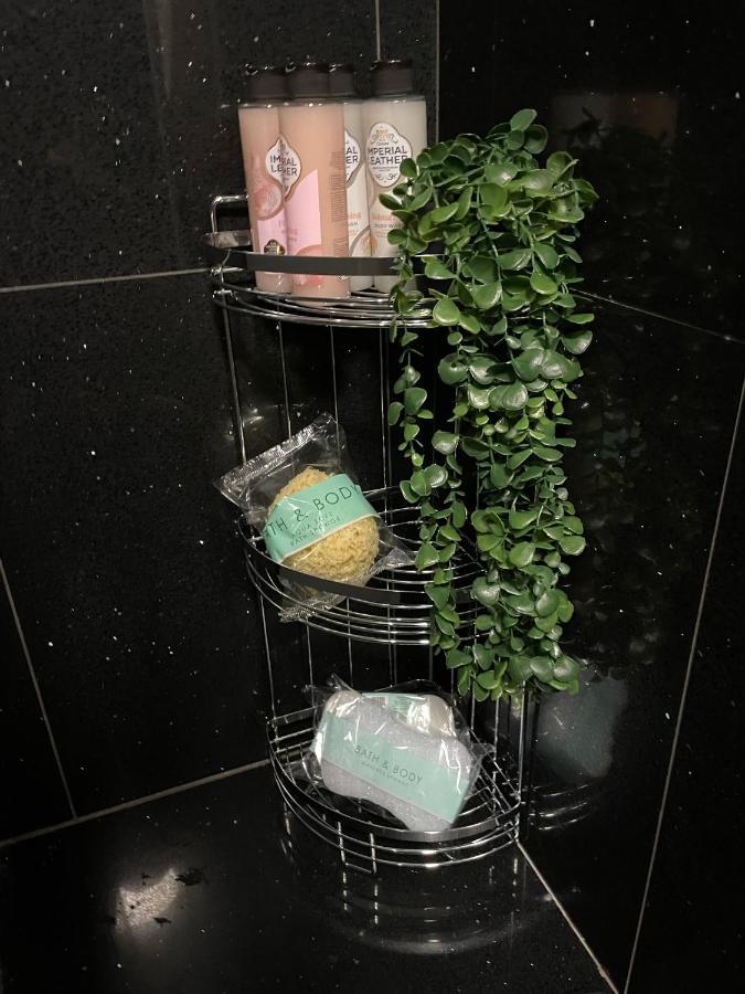Luxurious 2 Bed Apartment In Heart Of Burnley With Private Parking Kültér fotó