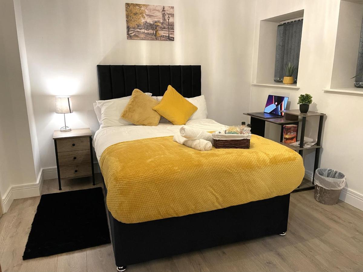 Luxurious 2 Bed Apartment In Heart Of Burnley With Private Parking Kültér fotó