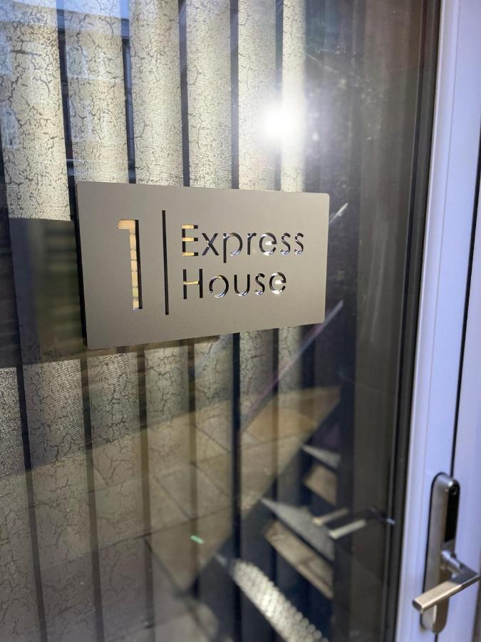 Luxurious 2 Bed Apartment In Heart Of Burnley With Private Parking Kültér fotó